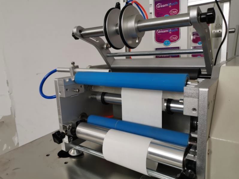 Sản phẩm bán buôn Nhãn nhãn chai nước nhựa Bàn bàn Máy dán nhãn chai tròn hai mặt với quầy