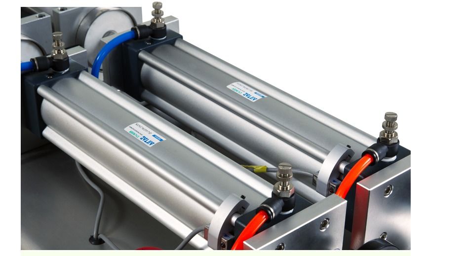 Máy chiết rót chất lỏng đồ uống mềm hai vòi kiểu piston/Máy chiết rót nước